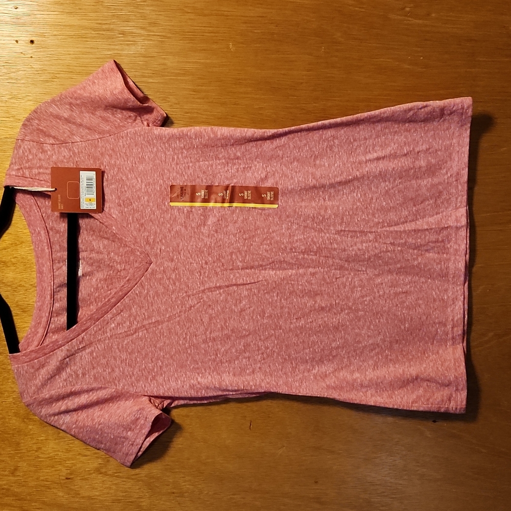 Shortsleve red V-neck t-shirt